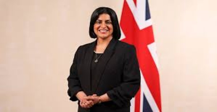 যুক্তরাজ্যে স্থায়ী বসবাসের জন্য ২০ বছরের অপেক্ষা