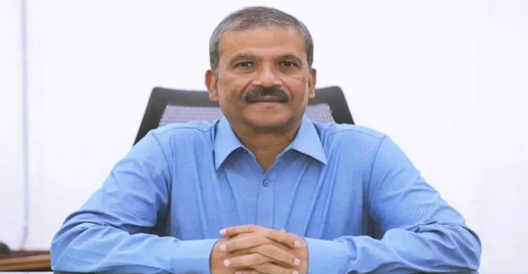 দেড় বছরে আসিফ নজরুল যা যা করেছে